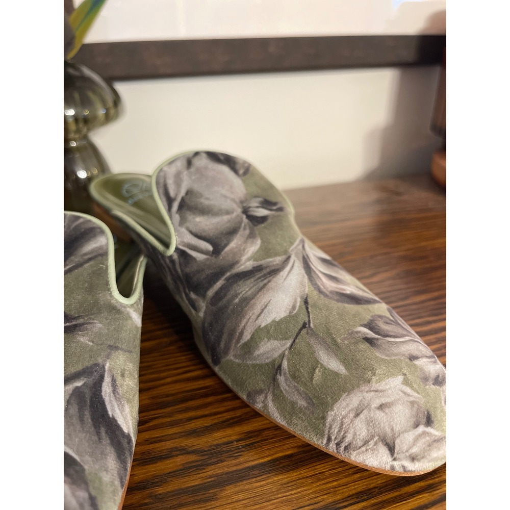 Dee Keller "Brigid" Green Floral Velvet Slides – Size 39 (US 8/8.5)